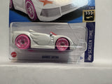 White Barbie Extra HW Screen Time 3/10 57/250 HKH11-M7C5 2021 Hot Wheels Diecast Car
