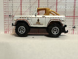 White Camp Arrow Flint Ford Bronco 4x4 1972 1/57 2006 Matchbox Diecast Car