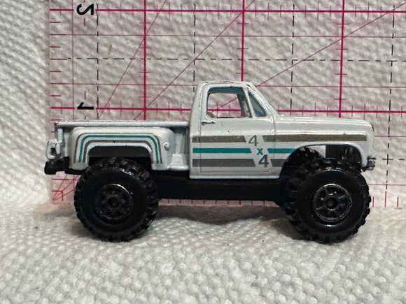 White 4X4 Lifted Truck Unbranded  Diecast Car