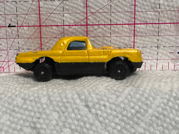 Yellow Action Auto 33 Racer Unbranded  Diecast Car