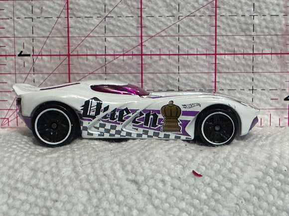 White Queen Velocita BDD03 2014 Hot Wheels Diecast Car