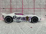 White Queen Velocita BDD03 2014 Hot Wheels Diecast Car