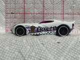 White Queen Velocita BDD03 2014 Hot Wheels Diecast Car