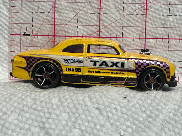 Yellow Taxi Shoe Box 2000 Hot Wheels Diecast Car
