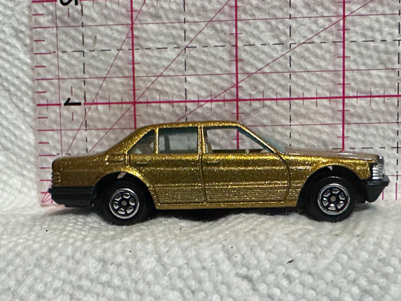 Gold Mercedes 380 Sel Yatming Diecast Car