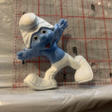 Clumsy Smurf peyo 2013 Mcdonalds Smurfs Toy Figure Action Figure AA10