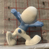 Clumsy Smurf peyo 2013 Mcdonalds Smurfs Toy Figure Action Figure AA10