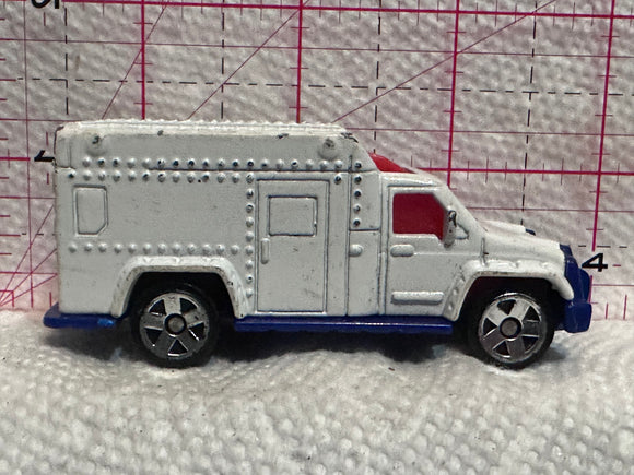 White Ambulance 2002 Mcdonalds Matchbox Diecast Car