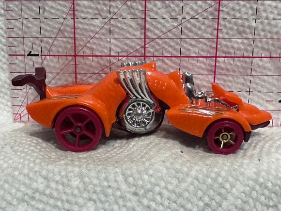 Orange BDC86 Knight Draggin 2013 Hot Wheels Diecast Car