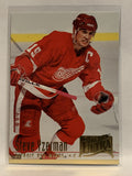 #67 Steve Yzerman Detroit Red Wings 1994-95 Fleer Ultra Hockey Card