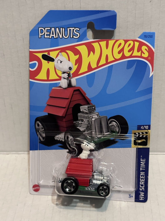 Red Snoopy HW Screen Time 4/10 Peanuts 78/250 HKH10 2021 Hot Wheels Diecast Car