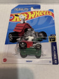 Red Snoopy HW Screen Time 4/10 Peanuts 78/250 HKH10 2021 Hot Wheels Diecast Car