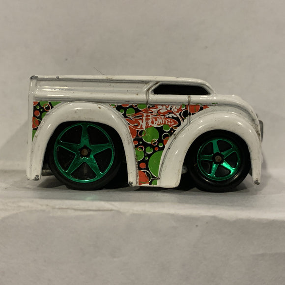 White Clown Jack in Box Dairy Delivery ©2003 Hot Wheels Diecast Car DJ