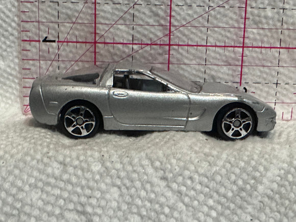 Silver '97 Chevrolet Corvette Maisto Diecast Car