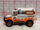 White Emergency Services 4X4 Scrambulance CFW77 MB989 2014 Matchbox Diecast Car