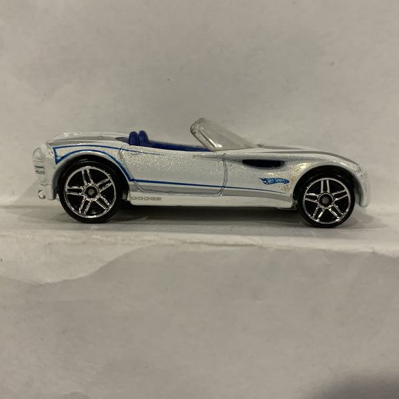 White Chrysler 1997 Dodge Concept Car Hot Wheels Diecast Car DN