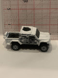 White Y0580 Military Exteme Truck 2012 Matchbox Toy Diecast Car