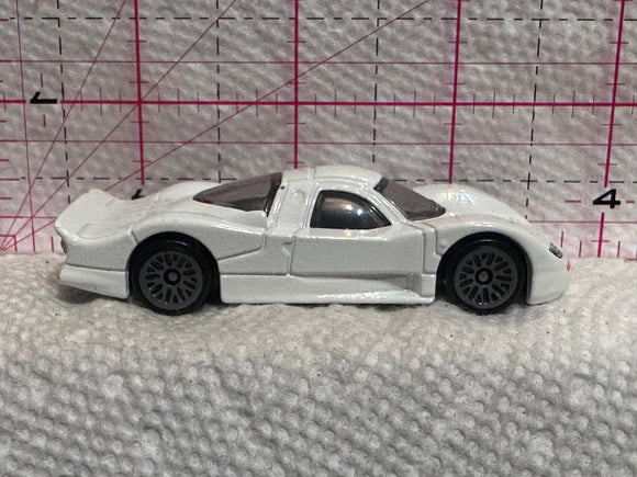 White Nissan R390 GT1 GRX35 2020 Hot Wheels Diecast Car