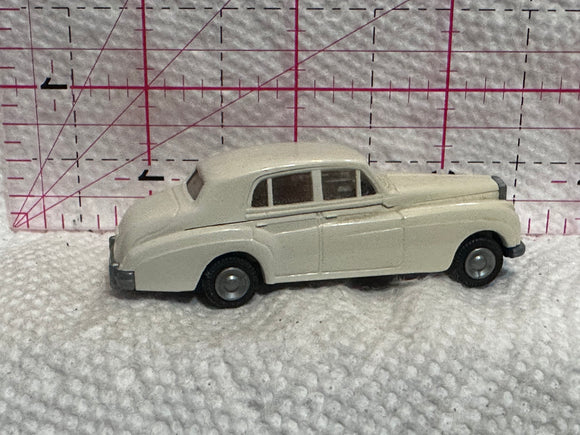 White Rolls-Royce Praline Unbranded  Diecast Car