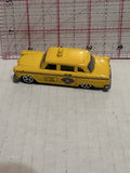 Yellow Taxi Checker Cab 1/62 2003  Matchbox Diecast Car