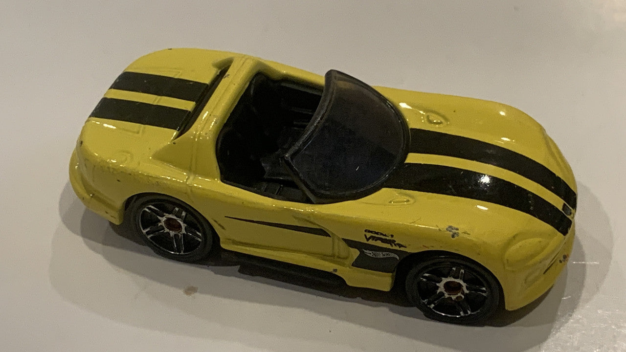 Yellow Dodge Viper DVB06 Hot Wheels Toy Diecast Car GwynnSportscards