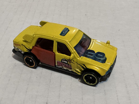 Yellow Time Attaxi DHP23 2015 Hot Wheels Diecast Car