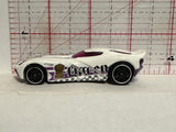White Queen Chess BDD03 2014 D80 Hot Wheels Diecast Car