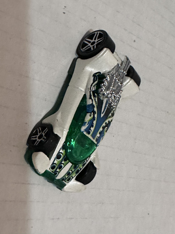 White Vulture 2000 Hot Wheels Diecast Car