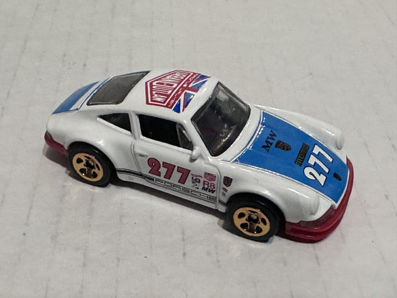 White '71 Porsche 911 FJV41 L12 2017 Hot Wheels Diecast Car