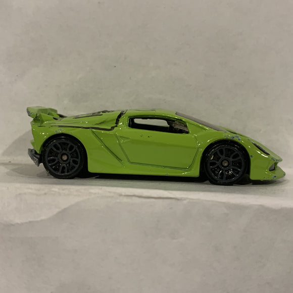 Green Lamborghini Sesto Elemento ©2013 Hot Wheels Diecast Car EN