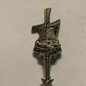 Holland Windmill   Collectable Souvenir Spoon AV