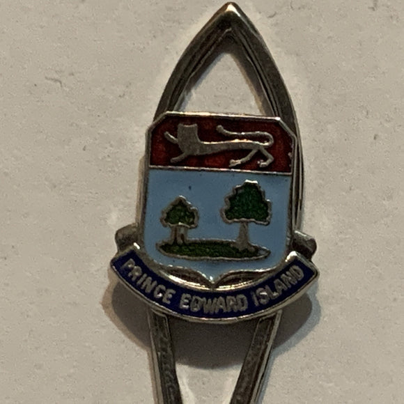 Prince Edward Island Crest Emblem Collectable Souvenir Spoon AY