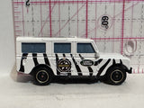 White Black Stripes '65 Land Roveer Gen II Safari FYP39 2018 R13 Matchbox Diecast Car