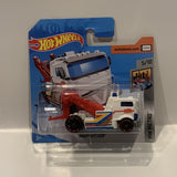 White  Heavy Hitcher 5/10 HW Metro 2019 FYF25 129/250 Hot Wheels Short Card