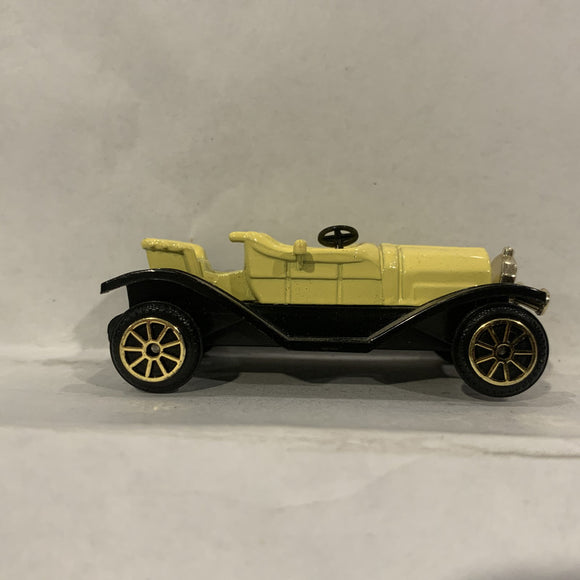Yellow Old Fashioned  Unbranded Diecast Car GD