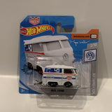 Red  Zoom In 4/10 Experimotors 2019 FYD83 103/250 Hot Wheels Short Card