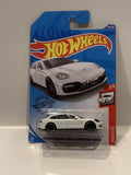 White Porsche Pananera Turbo S E-Hybrid Sport Turismo 3/5 Porsche 44/250 GHD20 Hot Wheels Long Card