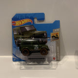 Green Land Rover Defender 90 4/10 Baja Blazers 2021 32/250 GRX66 Hot Wheels  Short Card