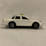 White Ohio Buckeye Ford Crown Victoria Taxi Mcdonalds ©2002 Matchbox Diecast Car GK