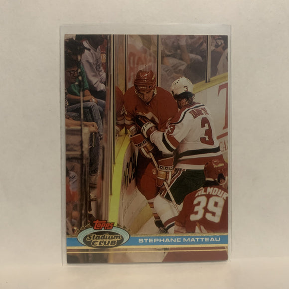 #391 Stephane Matteau Calgary Flames 1991-92 Topps Stadium Club Hockey Card LZ5