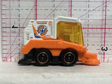 White Orange Sidewalk Cleaner FYP44 P10 2018 Matchbox Diecast Car