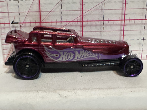 Red Great Gadspeed CFH25 L19 2014 Hot Wheels Diecast Car