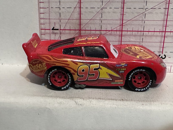 Red Lightning Mcqueen DXV32 CARS Disney Pixar Diecast Car