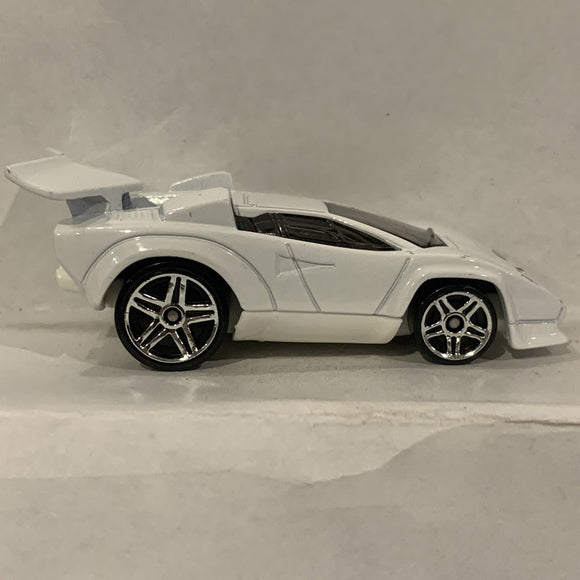 White  Lamborghini Countach ©2004 Hot Wheels Diecast Cars CI