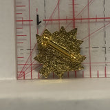 Properties Winged Skate Blade Green Maple Leaf Lapel Hat Pin
