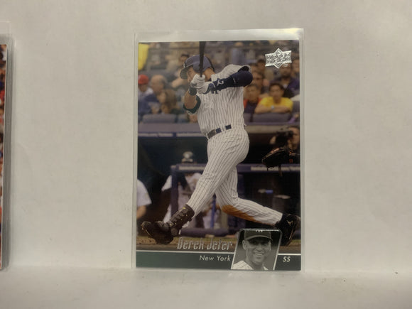#345 Derek Jeter New York Yankess 2010 Upper Deck Series 1 Baseball Card NK